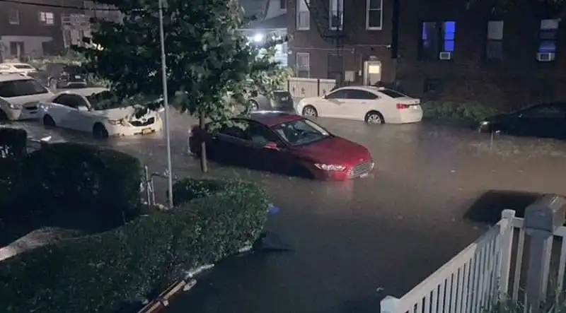 uragano ida si abbatte su new york 1