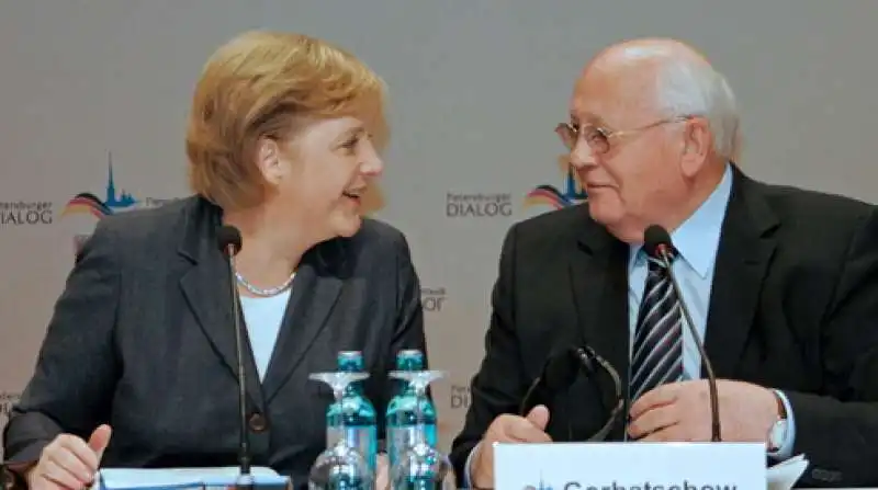 angela merkel e mikhail gorbaciov