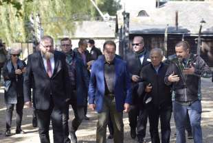 arnold schwarzenegger visita auschwitz