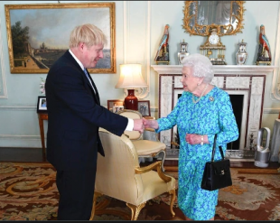 BORIS JOHNSON REGINA ELISABETTA