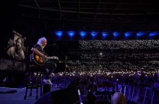 brian may concerto tributo per taylor hawkins