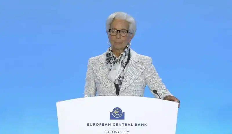 CHRISTINE LAGARDE ANNUNCIA IL RIALZO DEI TASSI 