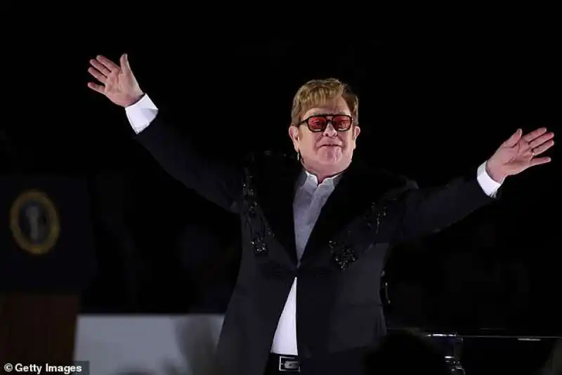 elton john alla casa bianca 10