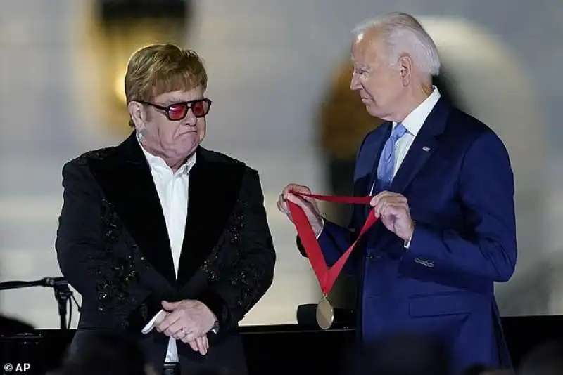 elton john alla casa bianca 13