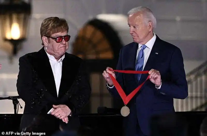 elton john alla casa bianca 14