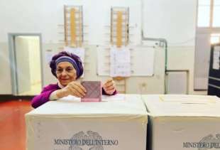 EMMA BONINO AL SEGGIO ELETTORALE