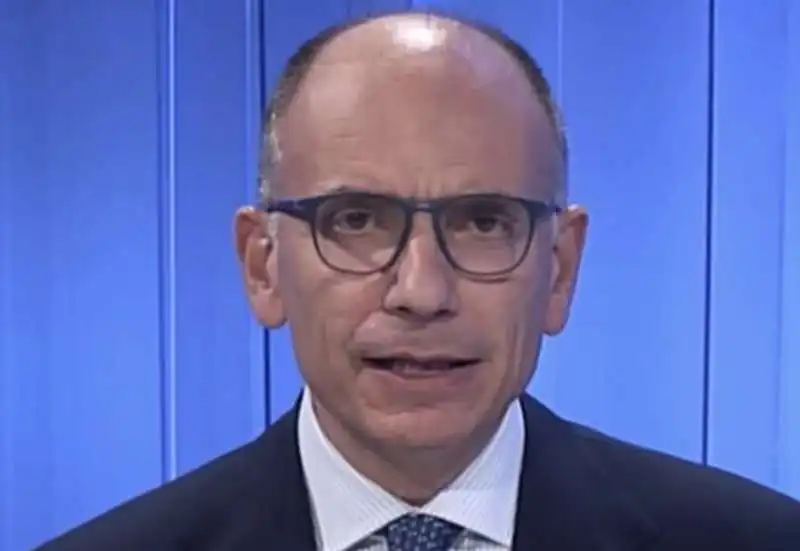 enrico letta durante il confronto con la meloni