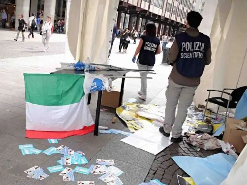 gazebo di fratelli ditalia distrutto a milano   12