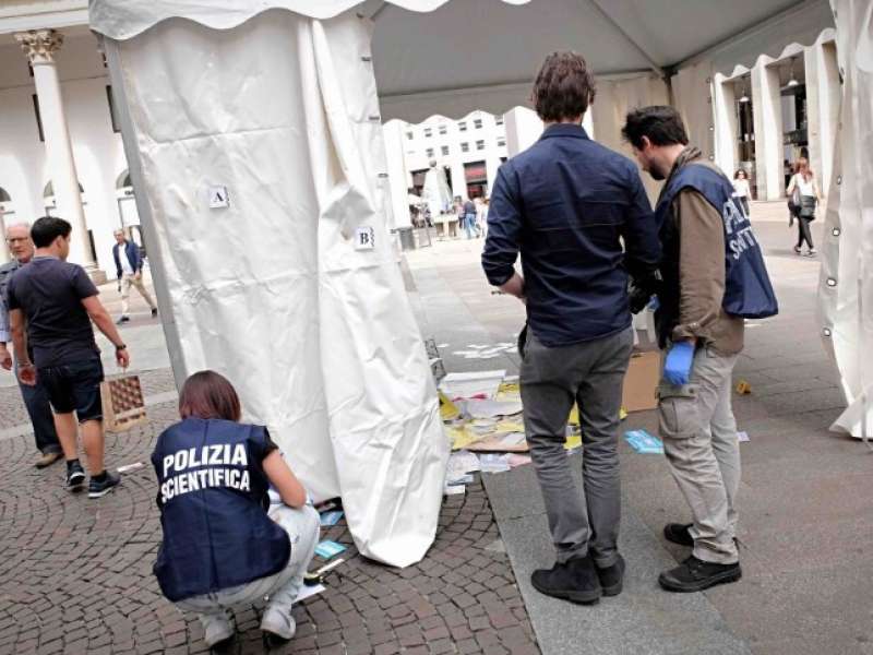 gazebo di fratelli ditalia distrutto a milano 3