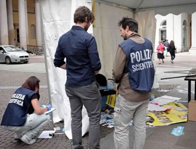 gazebo di fratelli ditalia distrutto a milano   9