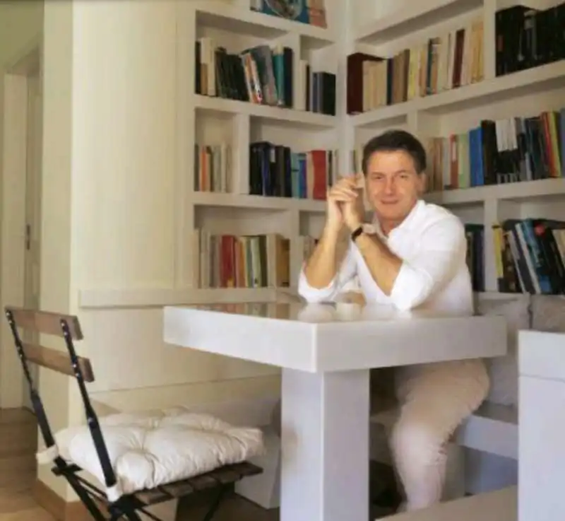 giuseppe conte nella sua casa di san giovanni rotondo   chi   foto sestini 