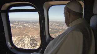 in viaggio il documentario su bergoglio di gianfranco rosi