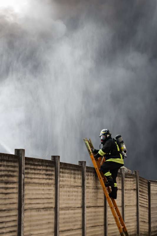 incendio alla nitrolchimica a san giuliano milanese 15