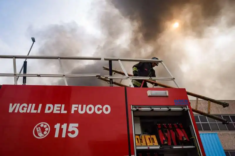 incendio alla nitrolchimica a san giuliano milanese   18