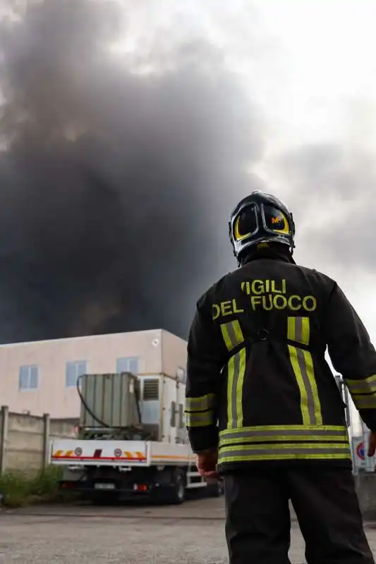 incendio alla nitrolchimica a san giuliano milanese   6