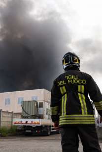 incendio alla nitrolchimica a san giuliano milanese 6