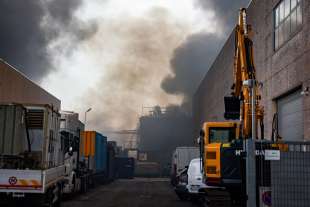 incendio alla nitrolchimica a san giuliano milanese 7