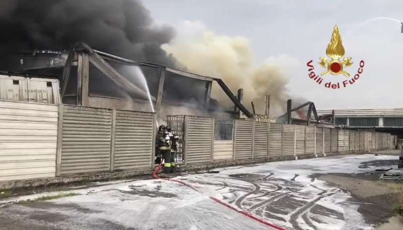 incendio alla nitrolchimica di san giuliano milanese 2