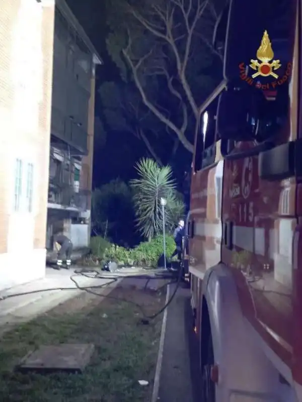 incendio alla nitrolchimica di san giuliano milanese   4