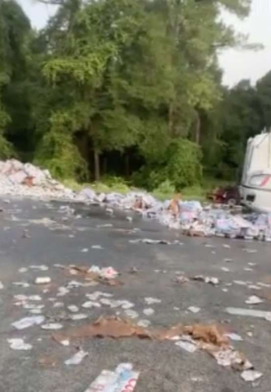 incidente tra camion che trasportavano birra 2