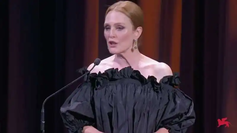 julianne moore 2  