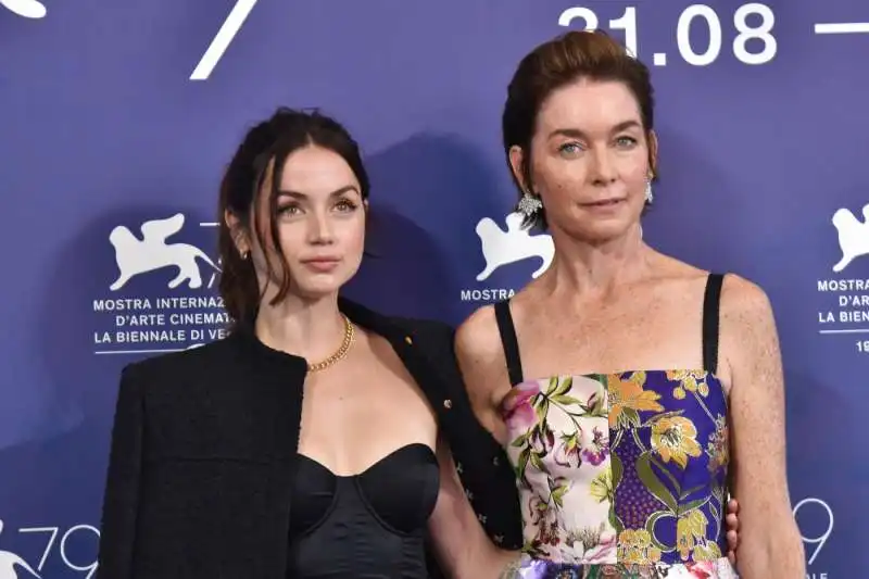 julianne nicholson, ana de armas