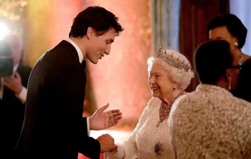 justin trudeau e regina elisabetta 1