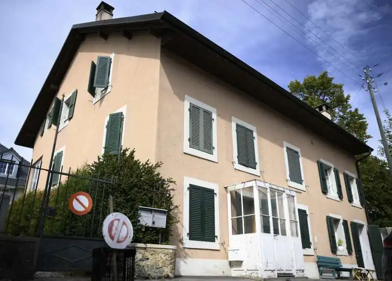 LA CASA DI JEAN LUC GODARD A ROLLE, IN SVIZZERA 