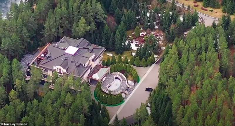 la villa segreta di putin sul lago di valdai 4