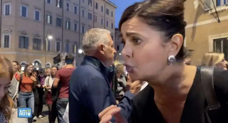 laura boldrini viene contestata 1