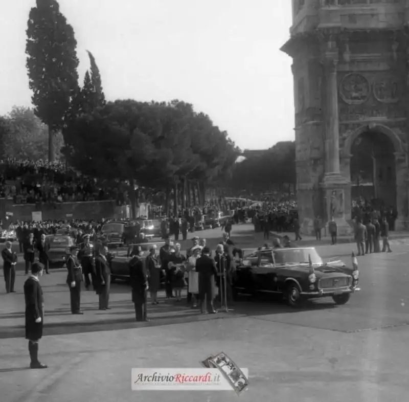 le quattro visite della regina elisabetta ii a roma 35