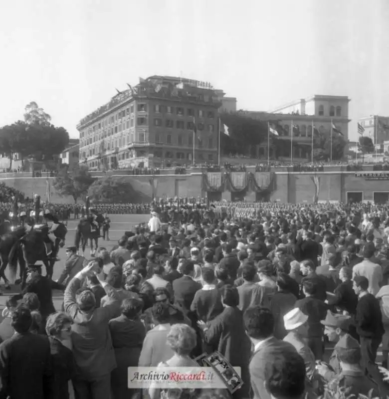 le quattro visite della regina elisabetta ii a roma 43