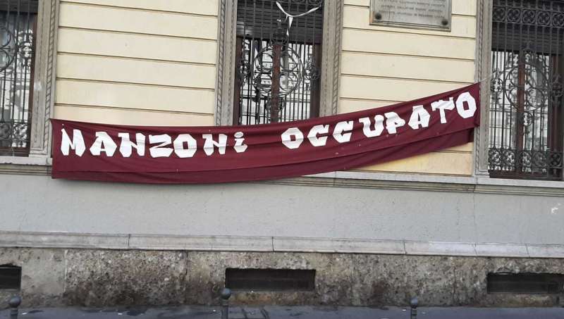 liceo manzoni milano occupato