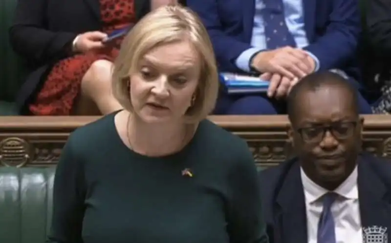 liz truss presenta il piano contro il caro bollette 