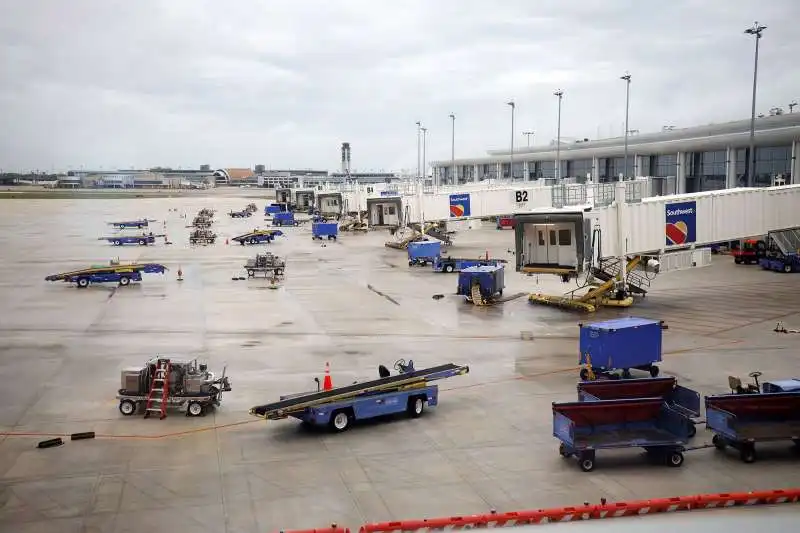 louis armstrong new orleans international airport