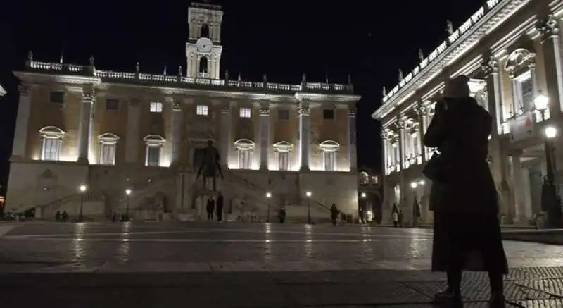 luci spente nei comuni italiani per il caro bollette 5