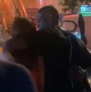 mario balotelli ubriaco fuori da un locale di losanna