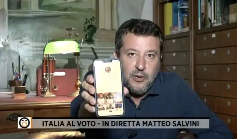 matteo salvini parla in corsivo a fuori dal coro1