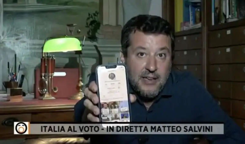 matteo salvini parla in corsivo a fuori dal coro5