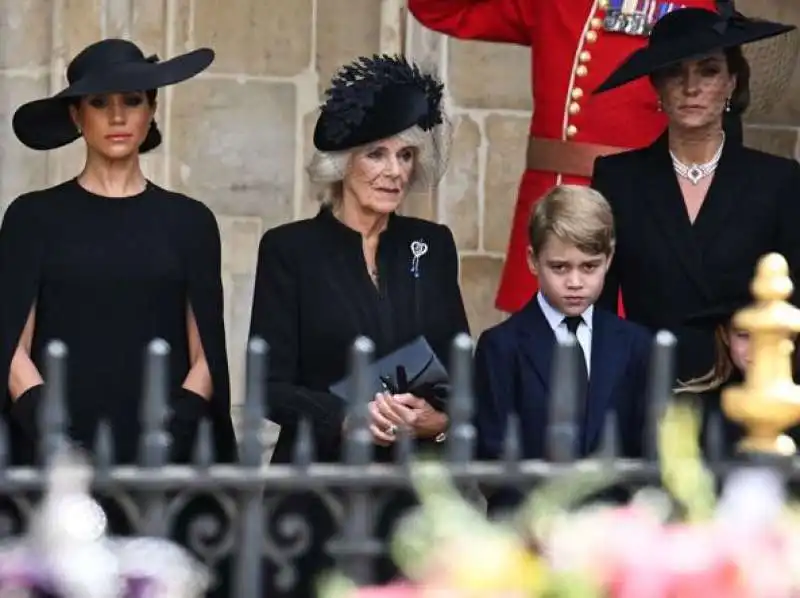 meghan markle, camilla, il principe george e kate middleton