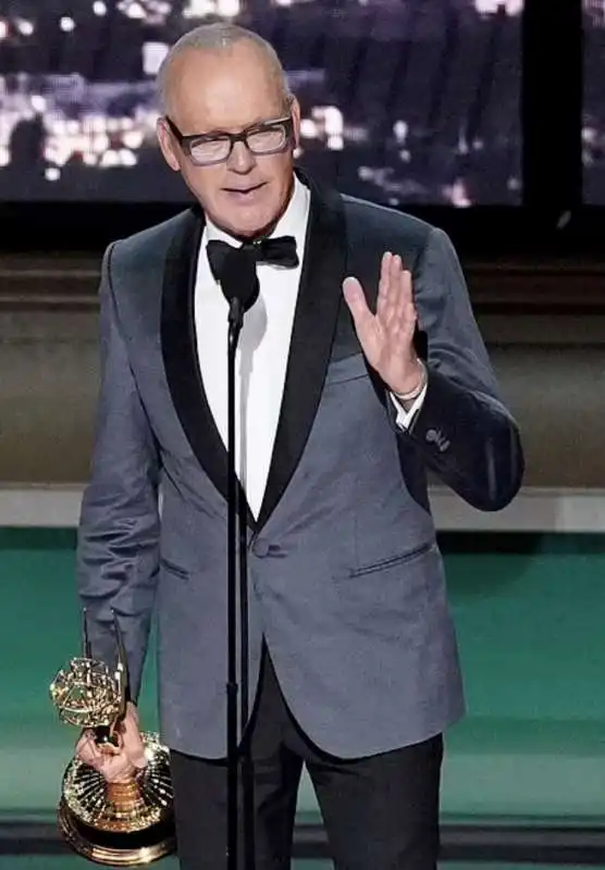 michael keaton   emmy 2022 2