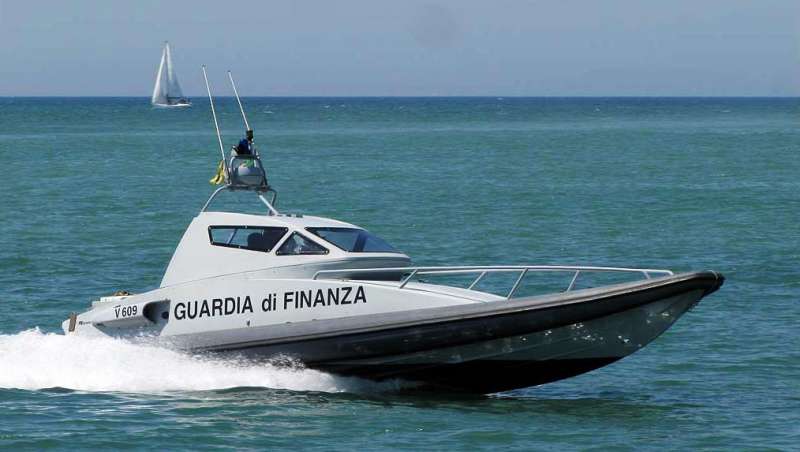 motovedetta guardia di finanza