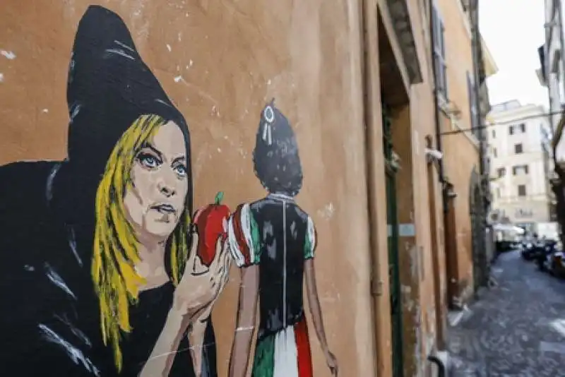 murale meloni strega e biancaneve a roma