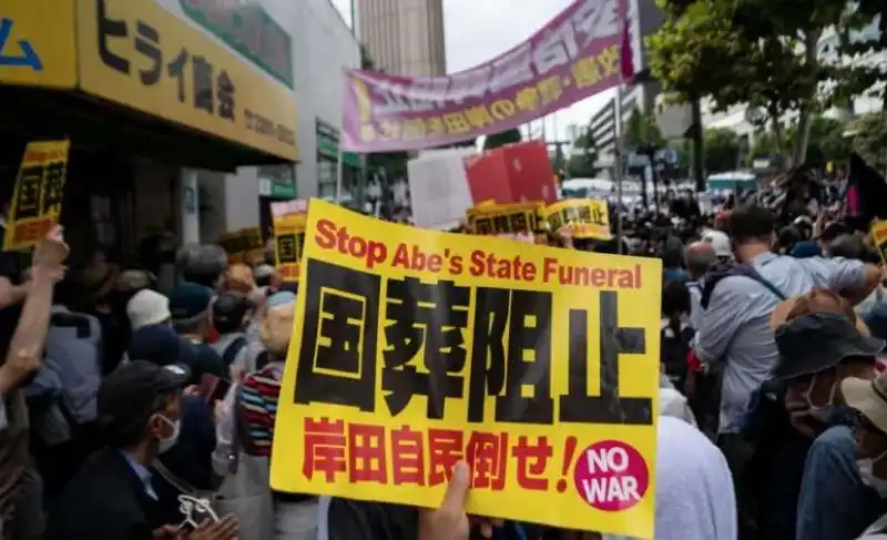 proteste funerali shinzo abe 4