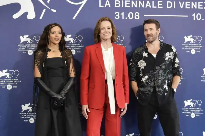 quintessa swindell,  sigourney weaver e  joel edgerton