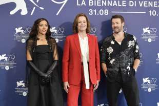 quintessa swindell, sigourney weaver e joel edgerton