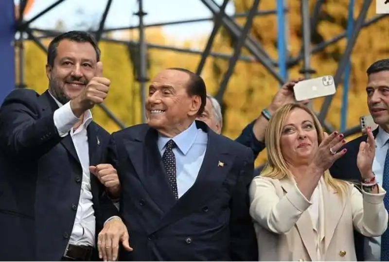 salvini meloni berlusconi piazza del popolo  2