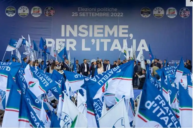 salvini meloni berlusconi piazza del popolo  4