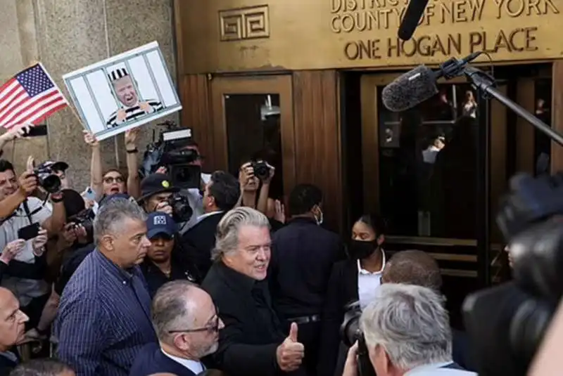 steve bannon alla procura di manhattan     