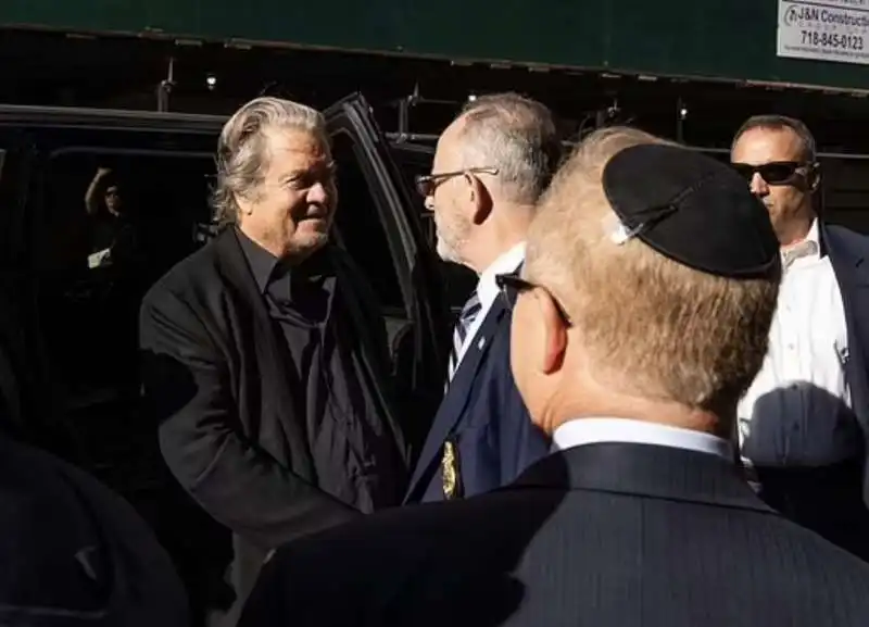 steve bannon alla procura di manhattan  2